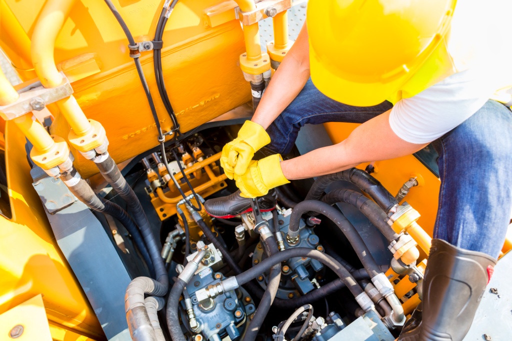 Construction machinery repair and renewal service